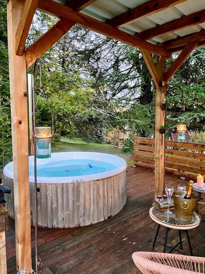 Domaine Le Manoir, Gites De Charme Et De Caractere Avec Piscines Privatisees Et Spa Nordique Fossemagne Exteriér fotografie